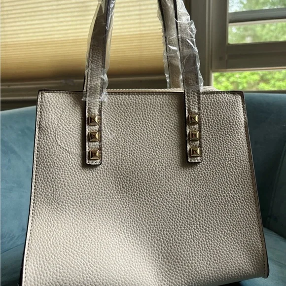 Carlos by Carlos Santana Cream Pebbled Shoulder Bag - Picture 3 of 5